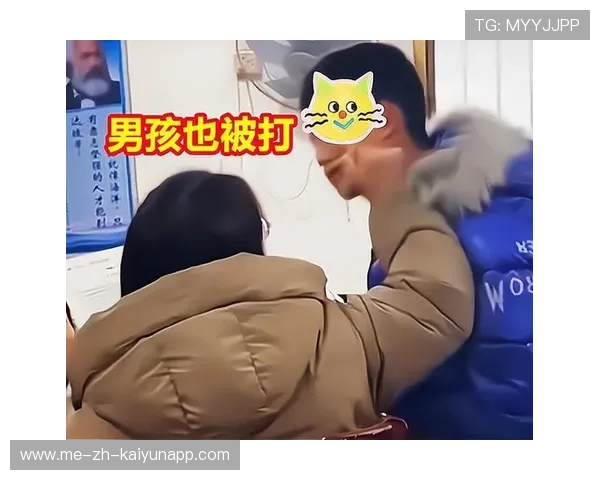 女教师拿书打学生，家长施压促道歉并影响职称，女教师打学生耳光会对孩子幼小的心灵造成多大的伤害